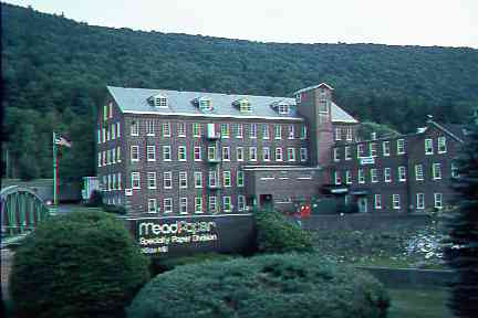 Mead Paper mill on Route 102 between Stockbridge and Lee (13 kB PEG)