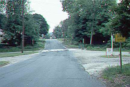 Motorist's view of path  (19 KB JPEG)