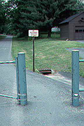 Hazardous exit from intersection (21 KB JPEG)